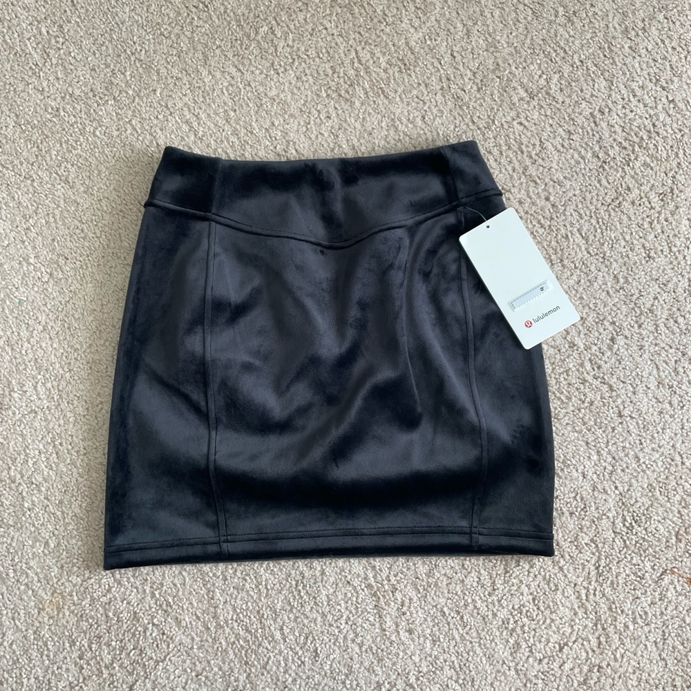 Lululemon Scuba High-Rise Mini Skirt *Velvet - Black - Picture 4 of 9